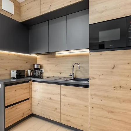 Balticus Elegant Near The By Renters Apartman *